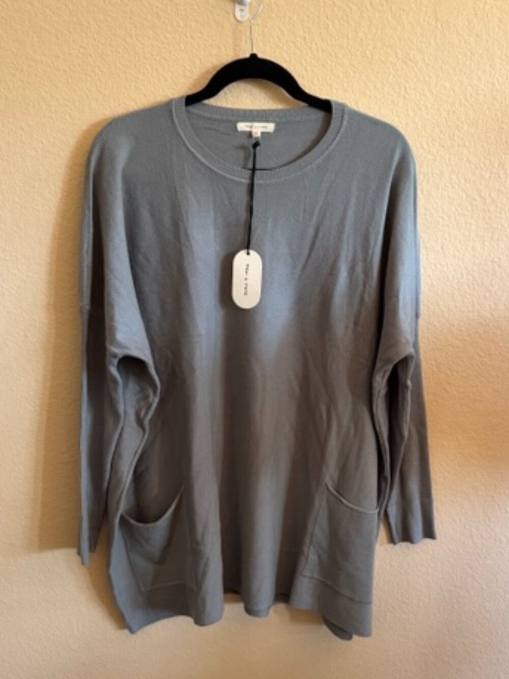 NWT Tea n Rose Grey long lightweight sweater w/front pockets Size M/L